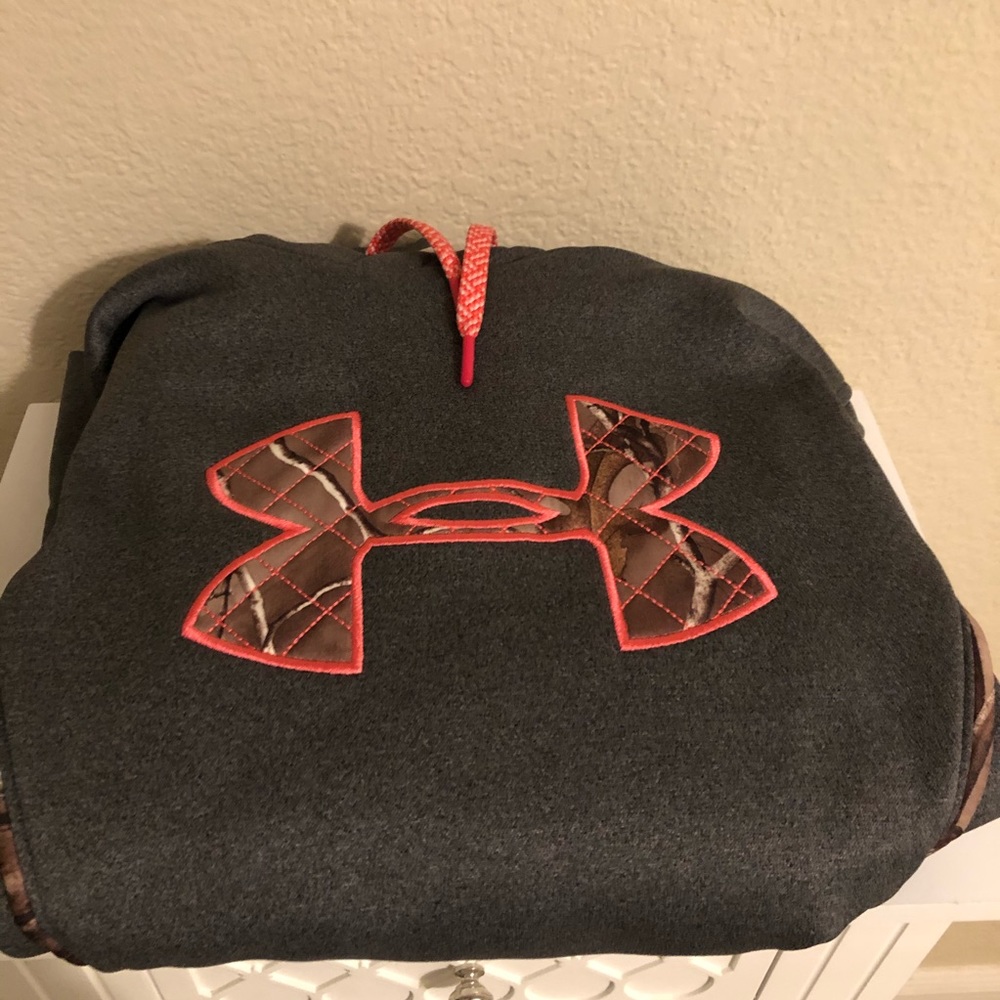 Women’s under armour sweatshirt size medium